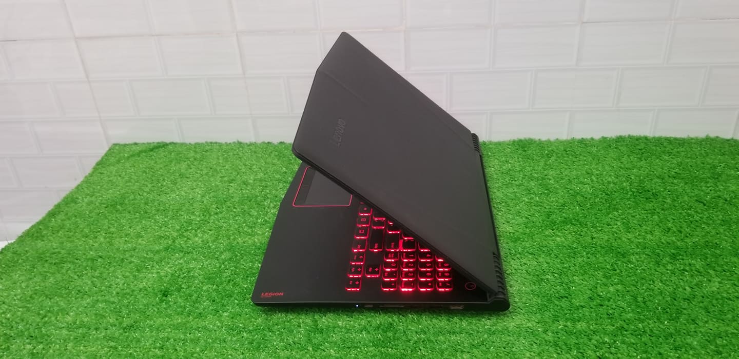  Laptop Gaming Lenovo R720 